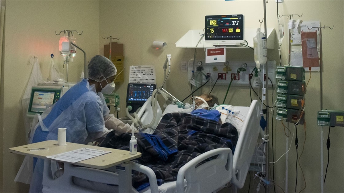 Brezilya'da Son 24 Saatte Kovid-19'dan 2 Bin 914 Kişi Hayatını Kaybetti