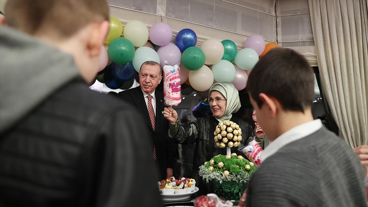 Rüyasında Görerek 'Başkan Dedeciğim' Hitabıyla Mektup Yazan Çocuk, Erdoğan'ın İftar Konuğu Oldu