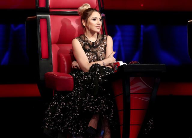 Yasak aşk iddialarıyla başı dertte olan Hadise, O Ses'teki jüri koltuğundan ayrıldı