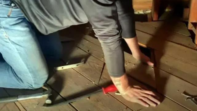 Oturdukları evin parkelerinin altından servet çıktı!