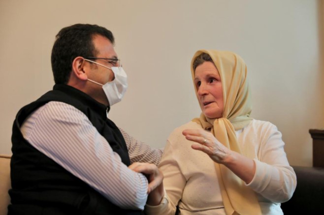 İmamoğlu’ndan Müzeyyen Teyze’ye “vefa” ziyareti 