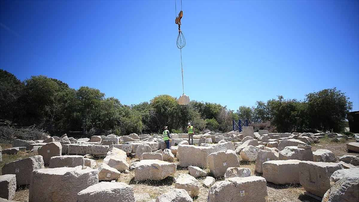 Patara'nın Deniz Feneri 'Taş Hastanesi'nde Cerrah Titizliğinde Güçlendirilen Kendi Taşlarıyla Yükseliyor