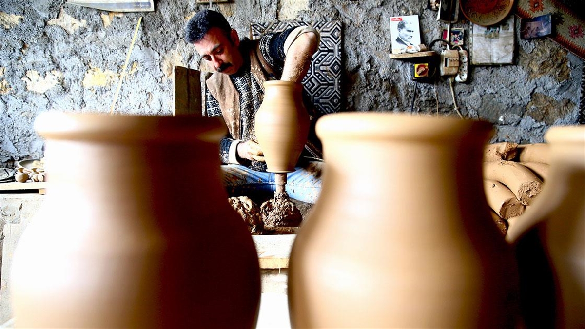 Avanos'ta Çanakları Pişiren Ustalar 900 Derecelik Isıda Oruç Tutuyor