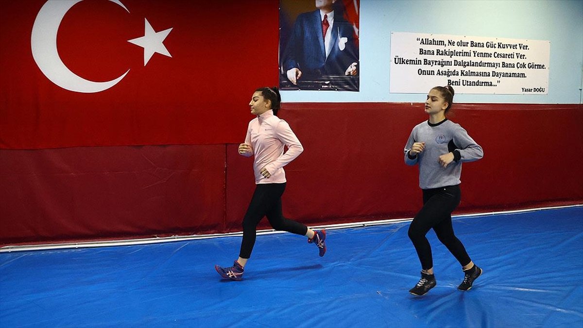 'Kızlar Güreş Yapamaz' Ön Yargısını Kıran Edirneli Milli Güreşçilerin Hedefi Avrupa'da Kürsüye Çıkmak
