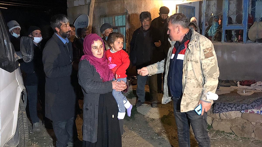 Van'da Kaybolan 3 Yaşındaki Çocuk Ekiplerin Yoğun Çalışmasıyla Bulundu