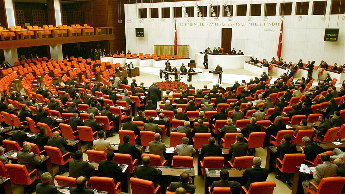 Türk Demokrasisinin Askeri Müdahalelere Karşı Duruşunda Kırılma Noktası: 27 Nisan E-muhtırası