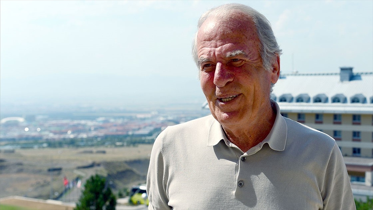 Mustafa Denizli'den Altay Kulübünün Çağrısına Yanıt: Bu Daveti Geri Çevirmem Çok Kolay Değil