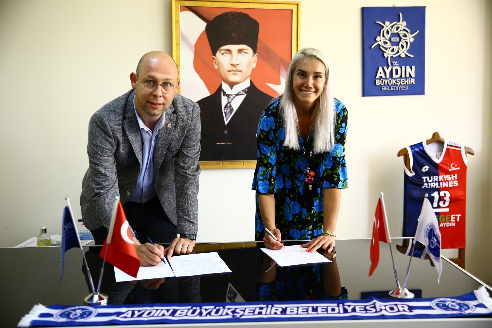 ERGÜL EROĞLU AYDIN'IN SULTANLARI'NDA