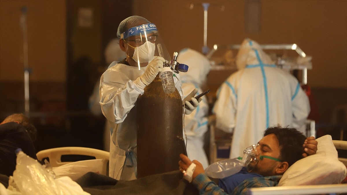 Hindistan'da Günlük Kovid-19 Vakası Ve Ölü Sayısı Dünya Genelinde En Üst Seviyede