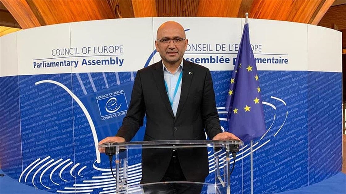 Fransa'da Siyaset Ve Medyadaki Ayrılıkçı Söylemler İslamofobi'yi Körüklüyor