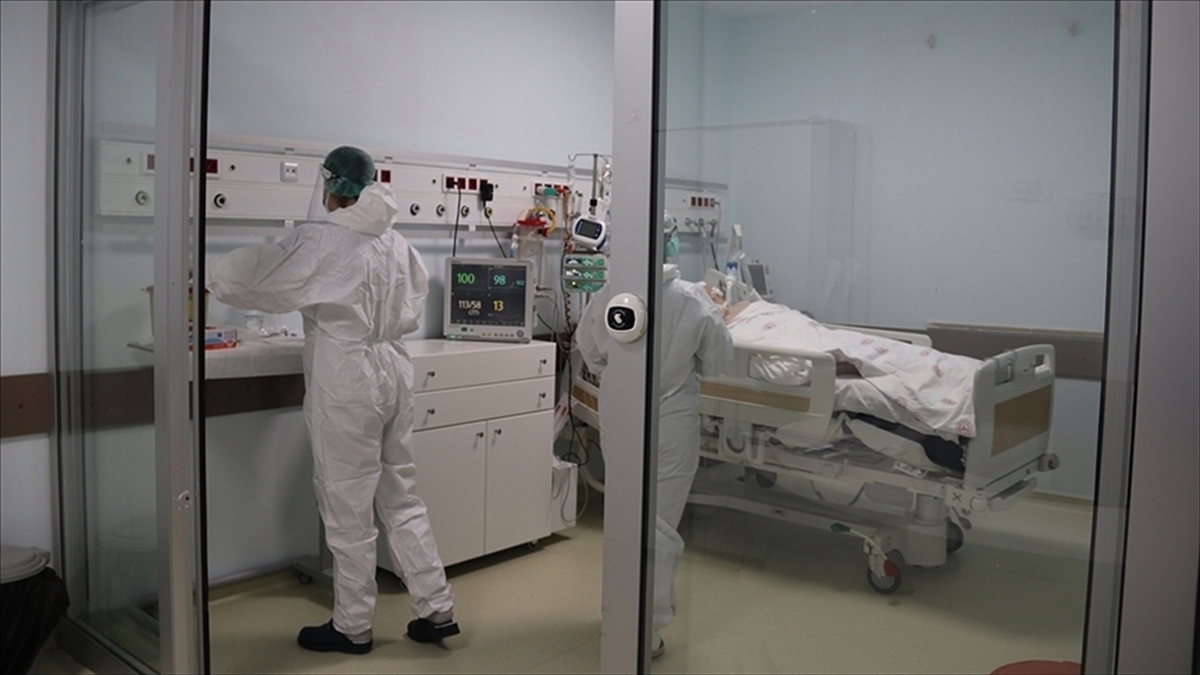 Türkiye'de 1 Mayıs günü koronavirüs nedeniyle 373 kişi vefat etti