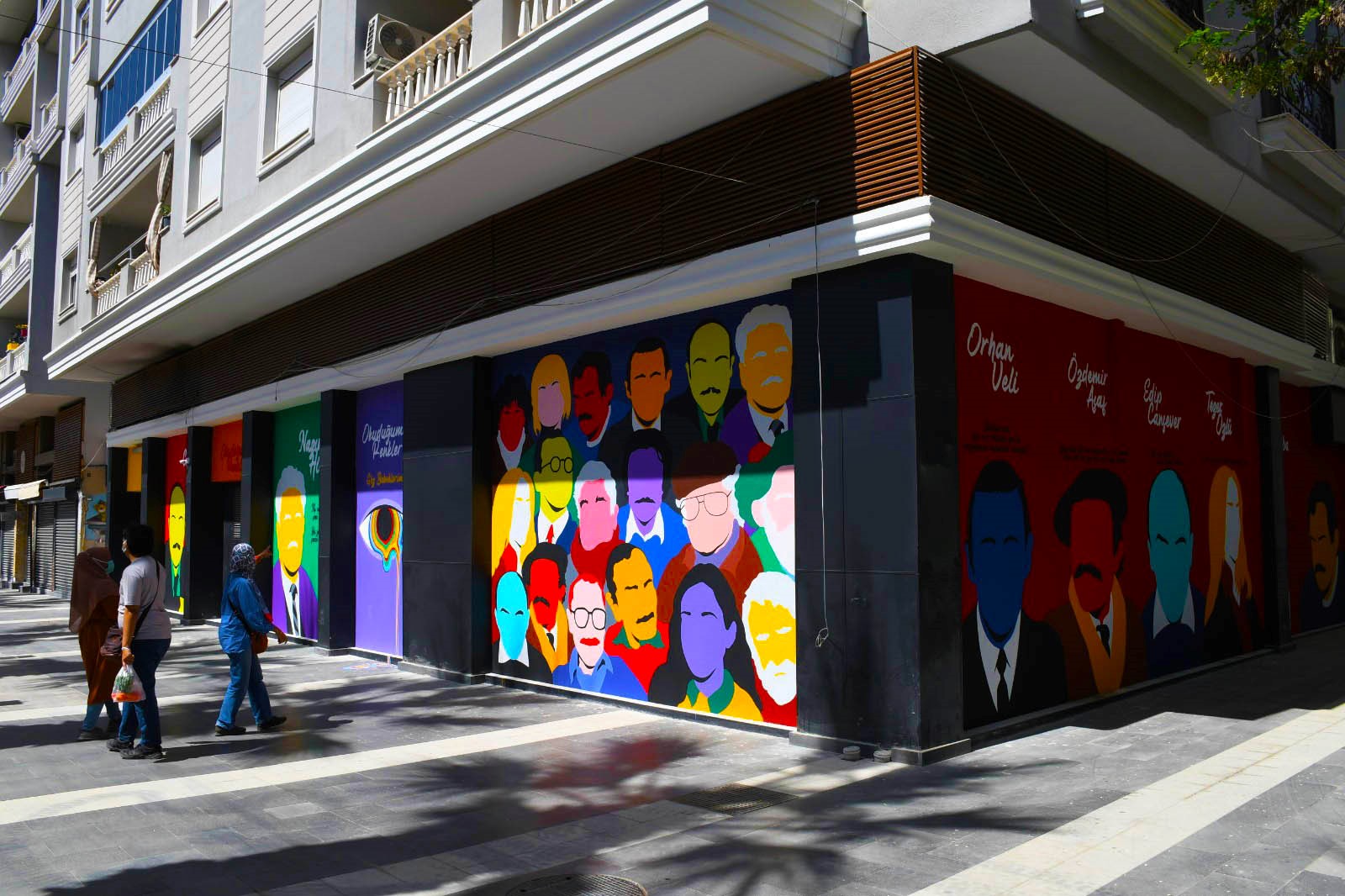 Kuşadası'nın Sokaklarında Sanat Var