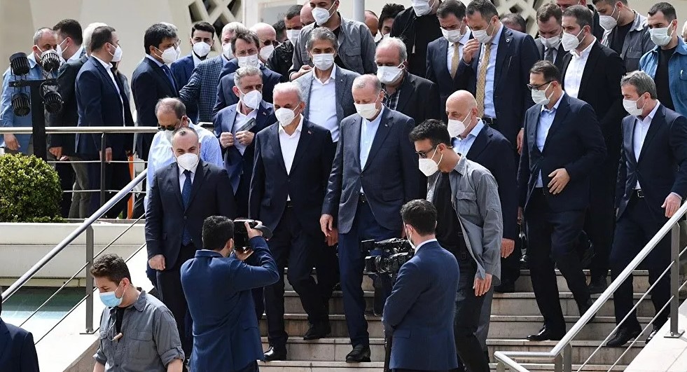 Cumhurbaşkanı Erdoğan, İstanbul'da cenaze törenine katıldı