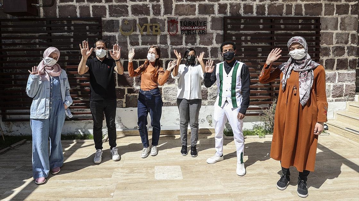 Ytb'nin 'Türkiye Bursları' Öğrencileri, Ülkelerindeki Ramazan Geleneklerini Anlattı