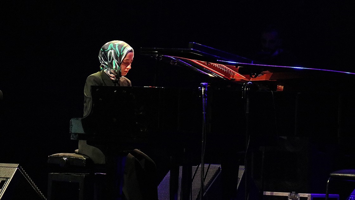 Büşra Kayıkçı'nın Tekli Albümü Deutsche Grammophon Etiketiyle Müzikseverlerle Buluştu