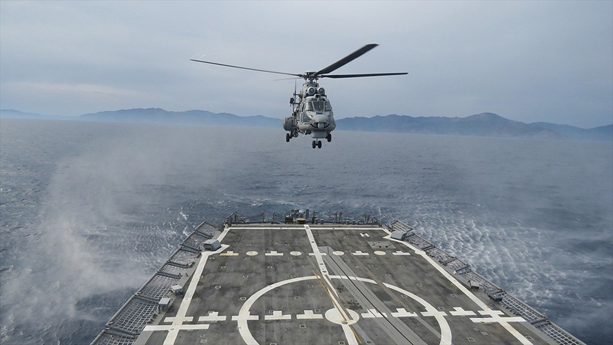 Tcg Gediz Fırkateyninde 'Müşterek İniş Kalkış Ve Dikey İkmal Eğitimleri' Yapıldı