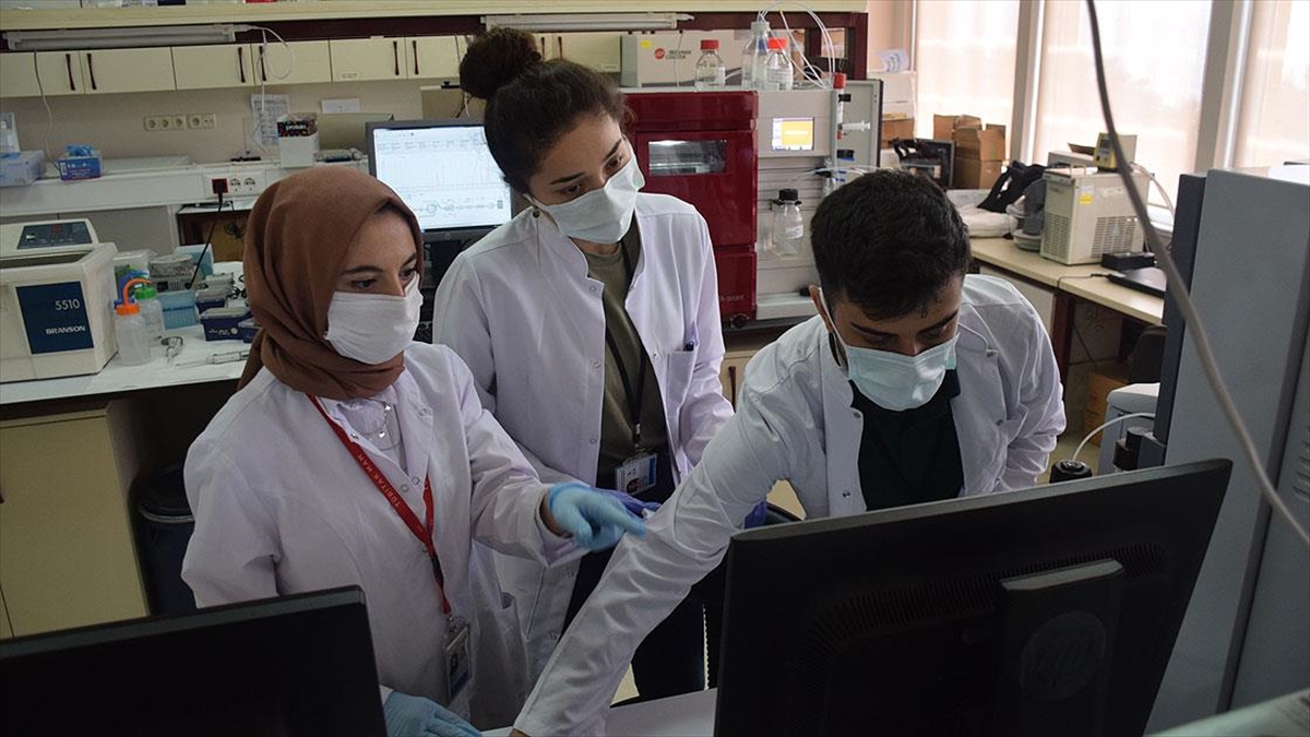 Türk Bilim İnsanlarının Geliştirdiği Aşı Tasarımları Mutasyonlara Karşı Daha Hızlı Yenilenebiliyor