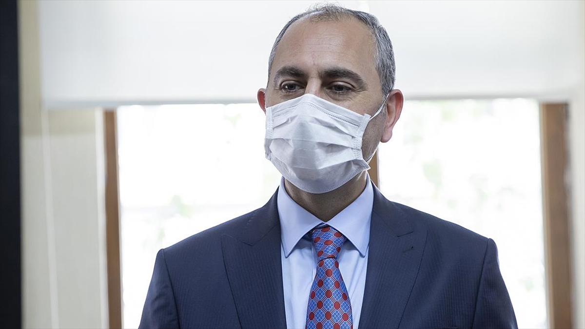 Adalet Bakanı Gül Noterliklerle İlgili İşlemleri Artırıcı Kalemler Üzerinde Çalışıldığını Söyledi