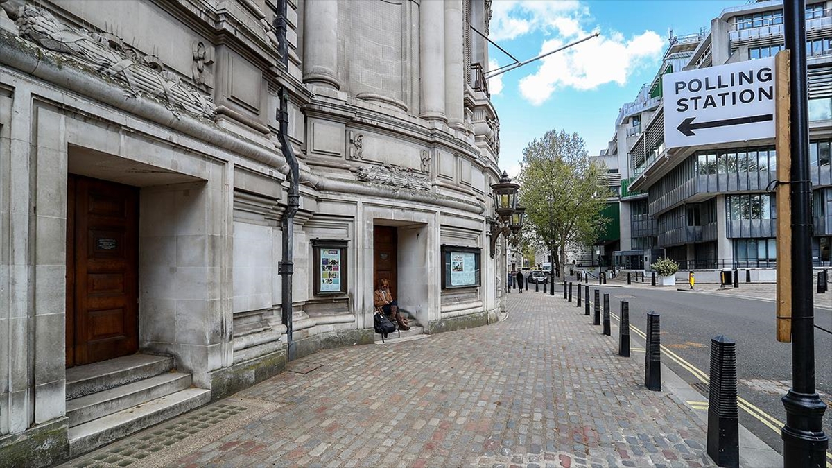İngiltere Yerel Seçimler İçin Sandık Başında