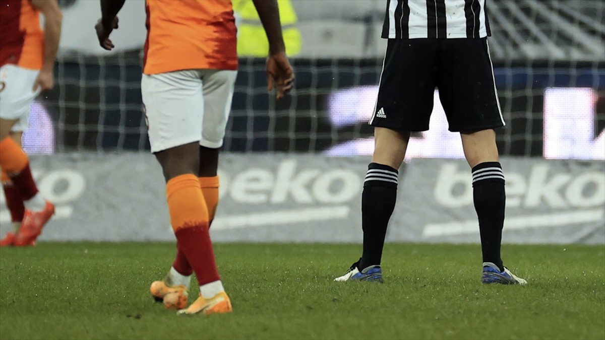 Galatasaray Evinde Sıkıntılı, Beşiktaş Deplasmanda İyi