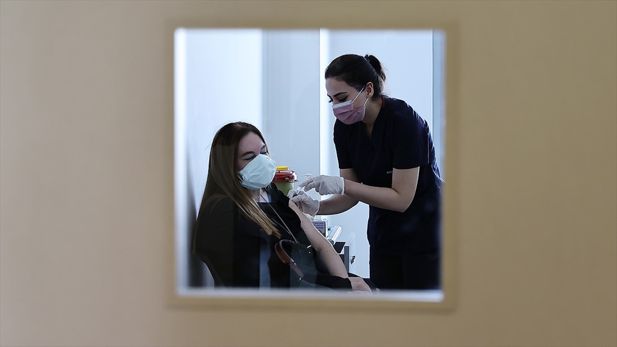 36 İlde Nüfusun Yüzde 20'den Fazlasına En Az Bir Doz Kovid-19 Aşısı Yapıldı