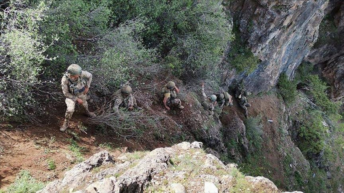 Pençe-şimşek Ve Pençe-yıldırım Operasyonlarında 72 Terörist Etkisiz Hale Getirildi