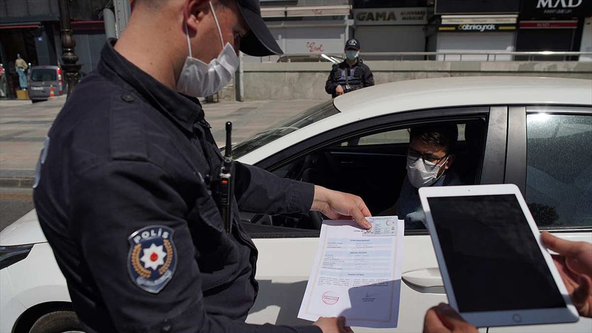 Manuel Doldurulan Çalışma İzni Görev Belgesi'nin Geçerlilik Süresi 12 Mayıs'a Kadar Uzatıldı