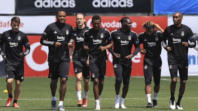 Beşiktaş'a Galatasaray derbisi 4 isim kadrodan çıkarıldı