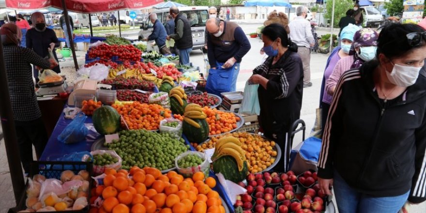 Bütün Türkiye semt pazarlarına akın etti