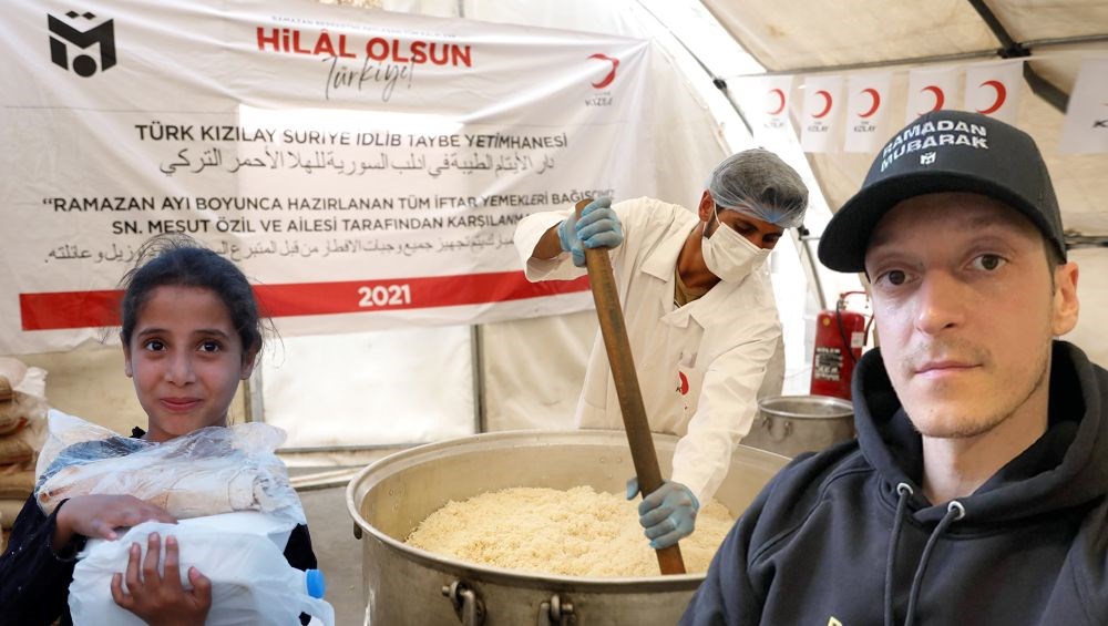 Mesut Özil'den Suriyeli yetimlere iftar sofrası