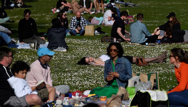 İngiltere 'normalleşme'de üçüncü aşamaya geçiyor