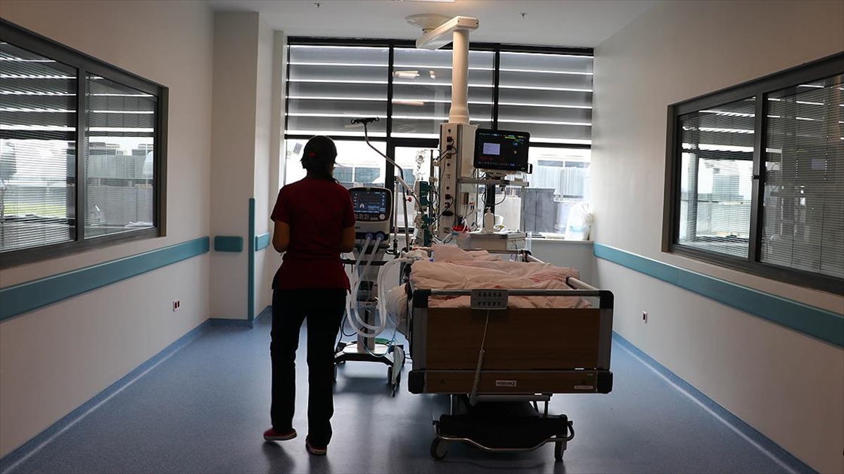 Kapanma Sürecinde Kovid-19 Testlerinin Pozitiflik Oranı Ve Ağır Hasta Sayısı Düştü