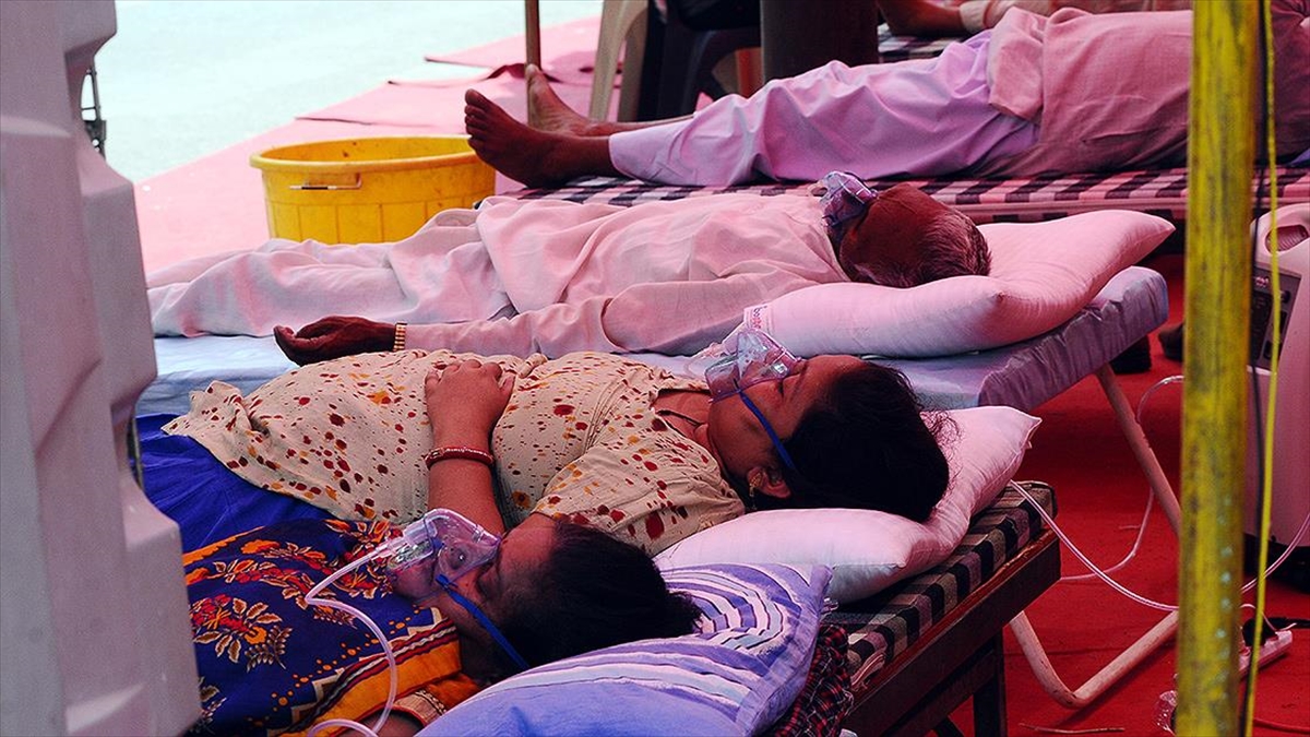 Hindistan'da Kovid-19 Salgınında Bugüne Kadarki En Yüksek Günlük Can Kaybı Sayısı Kaydedildi