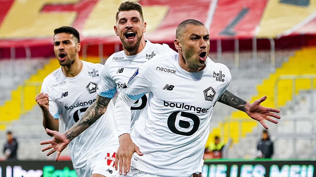 Burak Yılmaz Fransa'da Yılın Futbolcusu Adayları Arasına Girdi