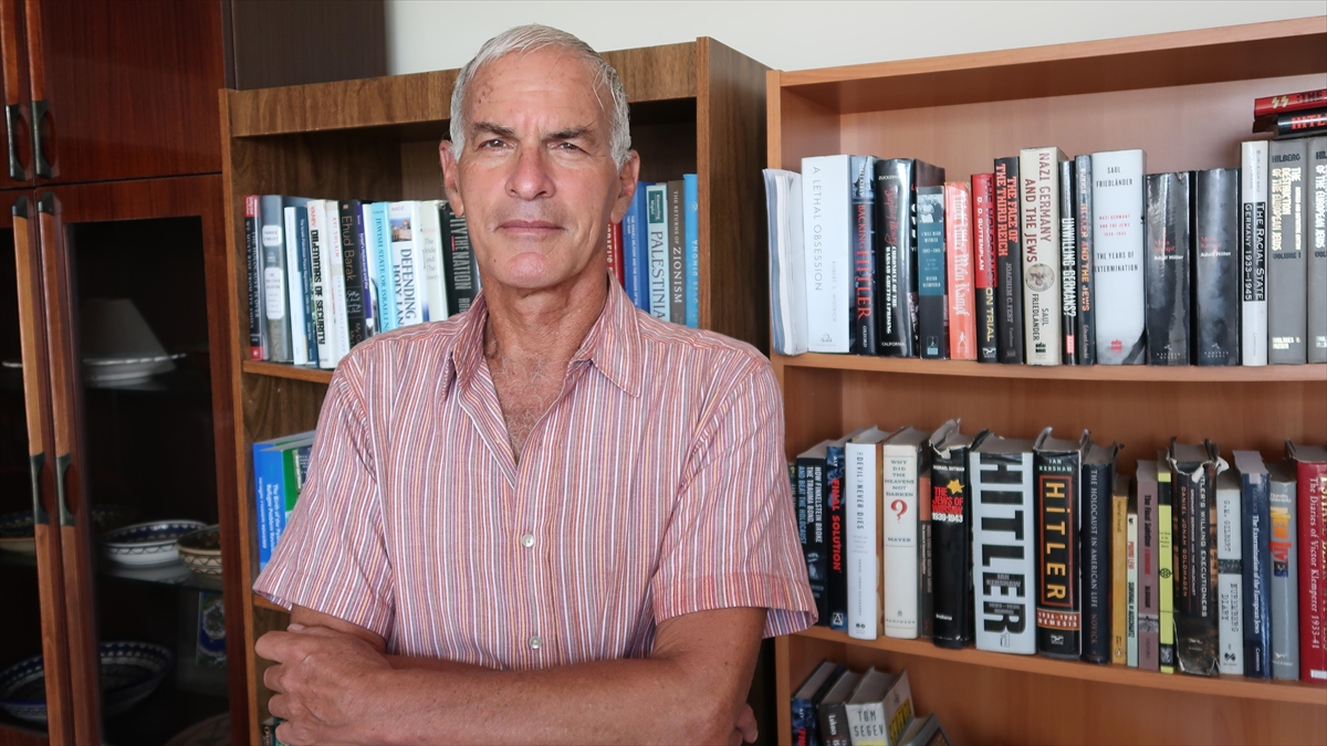 Yahudi Profesör: İsrail Sadece Savaş Suçları İşlemiyor, İnsanlığa Karşı Suç İşliyor