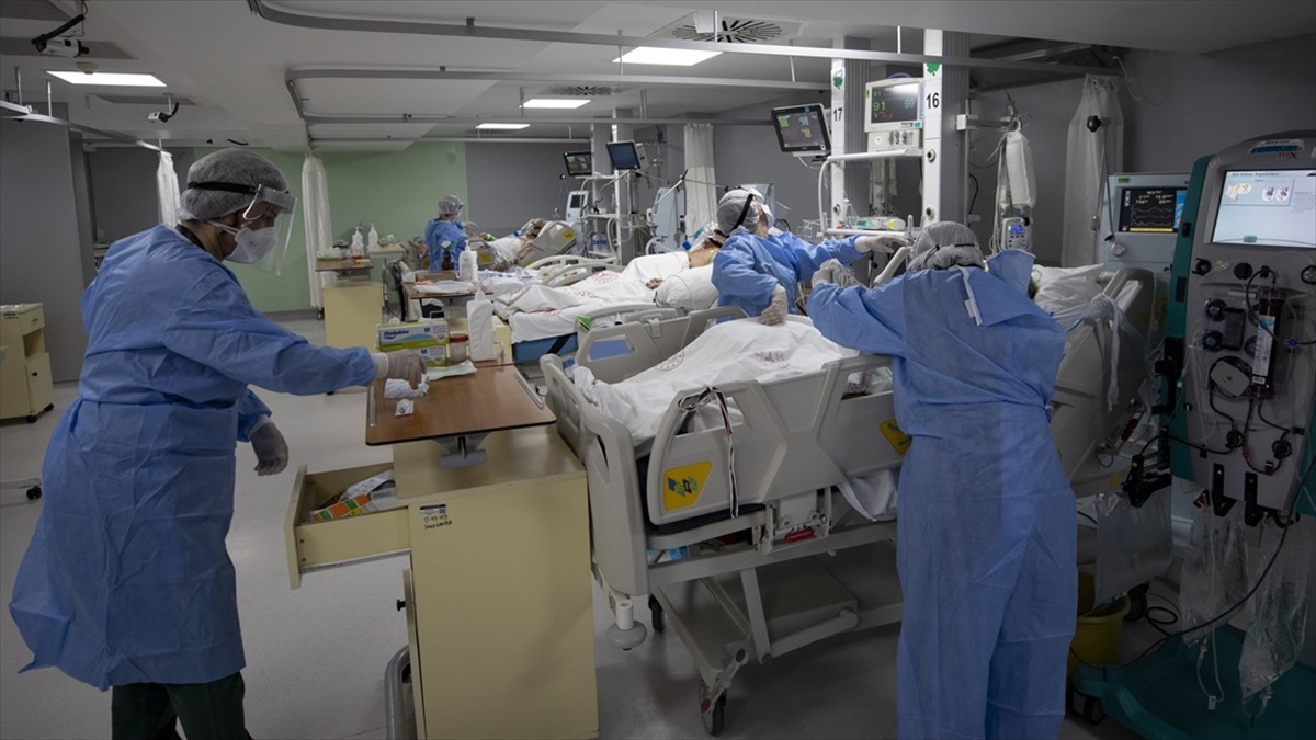 Türkiye'de 13 Bin 29 Kişinin Kovid-19 Testi Pozitif Çıktı