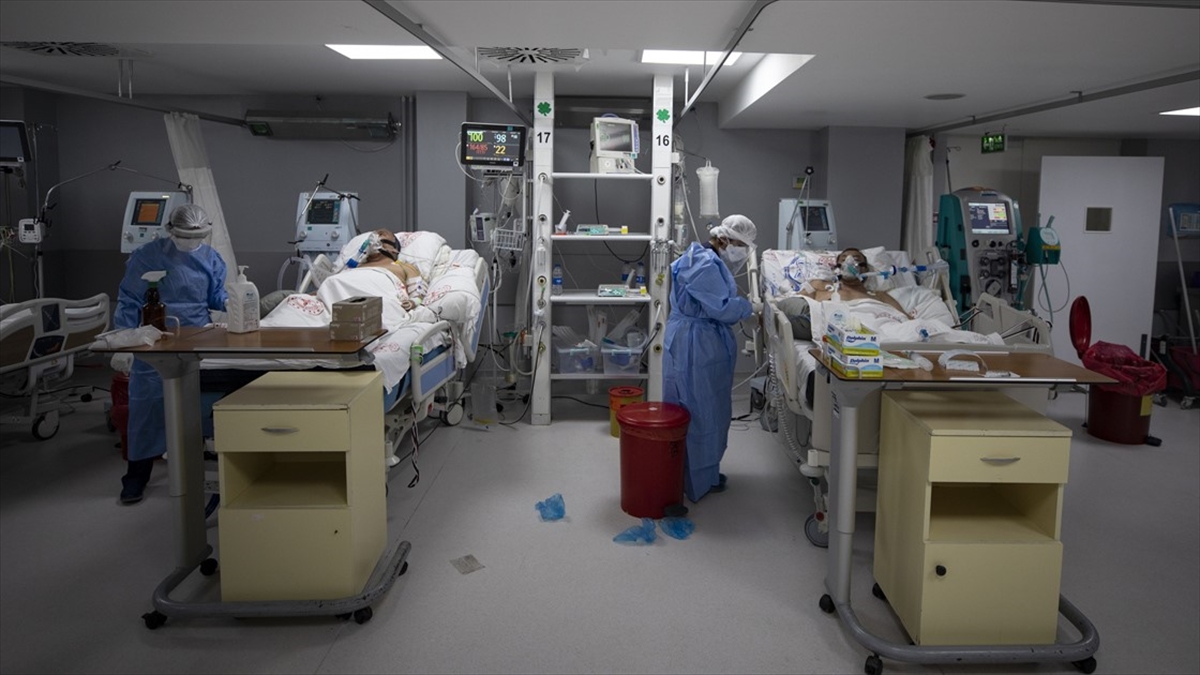 Türkiye'de 11 Bin 394 Kişinin Kovid-19 Testi Pozitif Çıktı