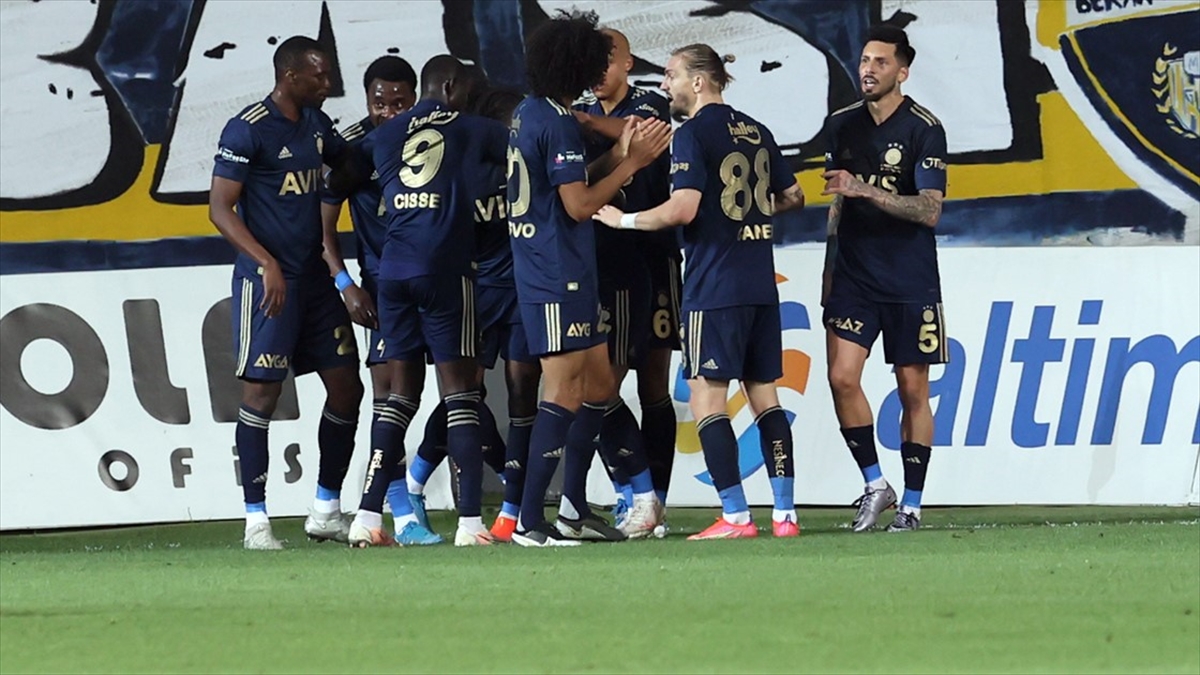 Fenerbahçe'de Kayserispor Maçı Kamp Kadrosu Belli Oldu