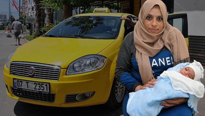 Hamile kadın takside doğum yaptı