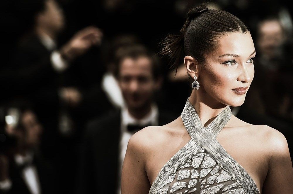Bella Hadid boynunda puşiyle Filistin eyleminde
