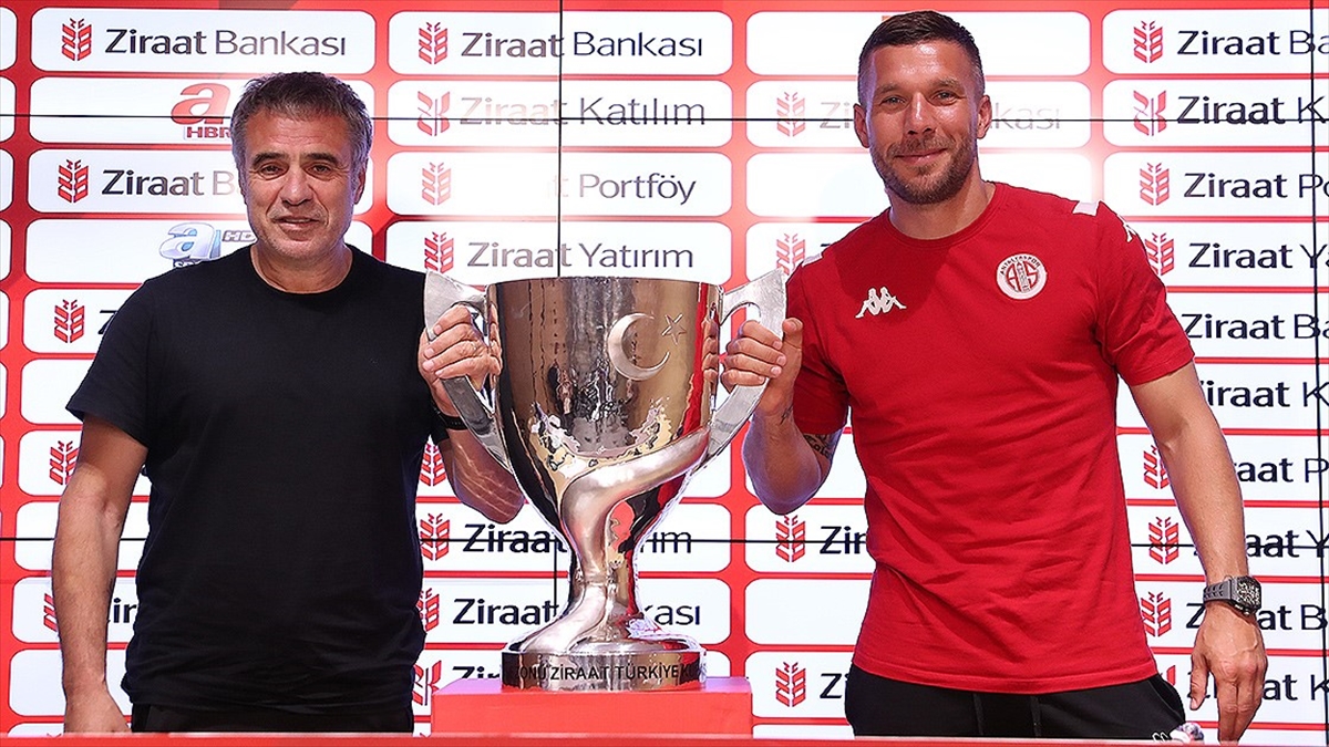 Ersun Yanal: Antalyaspor'a Bir İlki Yaşatacağımıza İnanıyorum