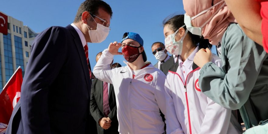 İmamoğlu’ndan Cumhurbaşkanı’na “genelge çağrısı” “Bayramlardaki bu tören düzensizliğini lütfen giderin” 