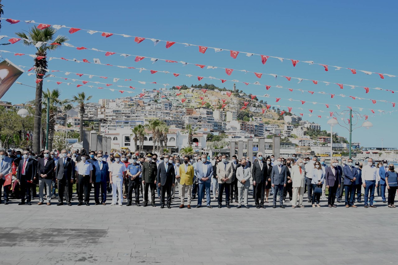 KUŞADASI’NDA PANDEMİYE RAĞMEN GENÇLİK VE SPOR BAYRAMI COŞKUSU