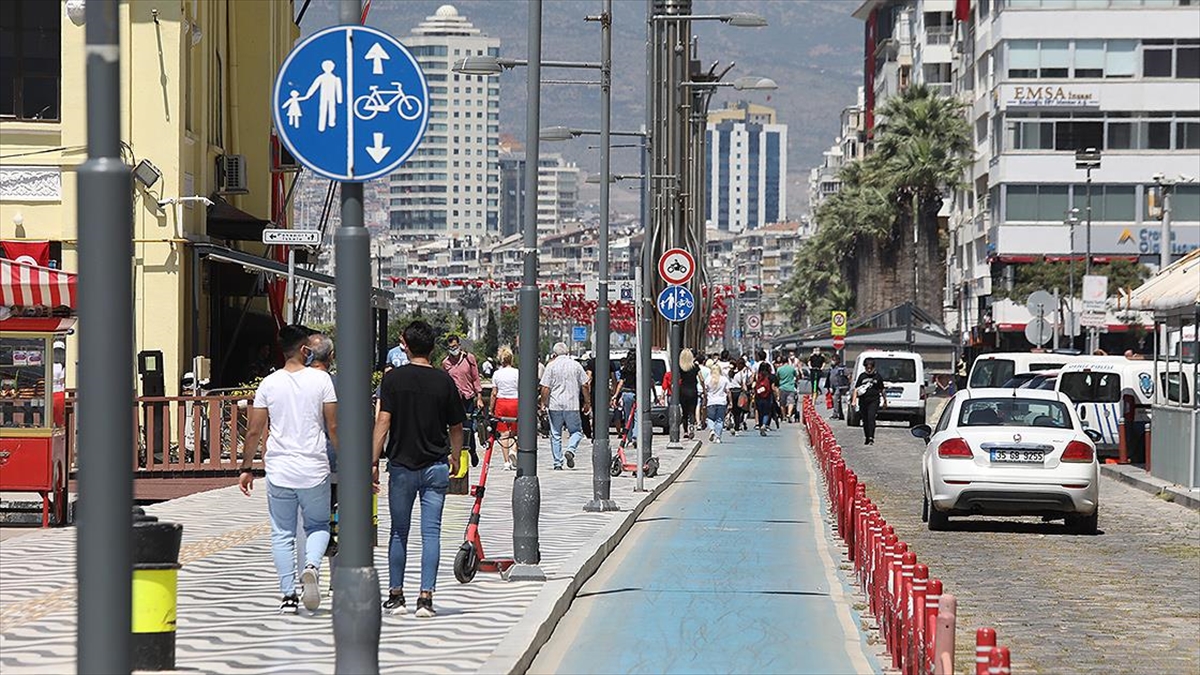 İzmir'in Menderes İlçesinde Art Arda Depremler