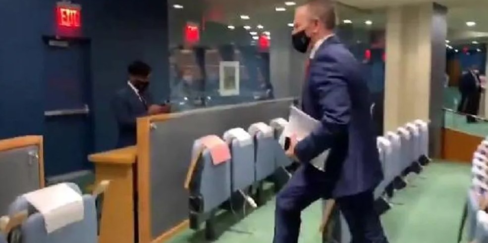 Filistin'in Büyükelçisi konuştu, İsrail Büyükelçisi salonu terk etti