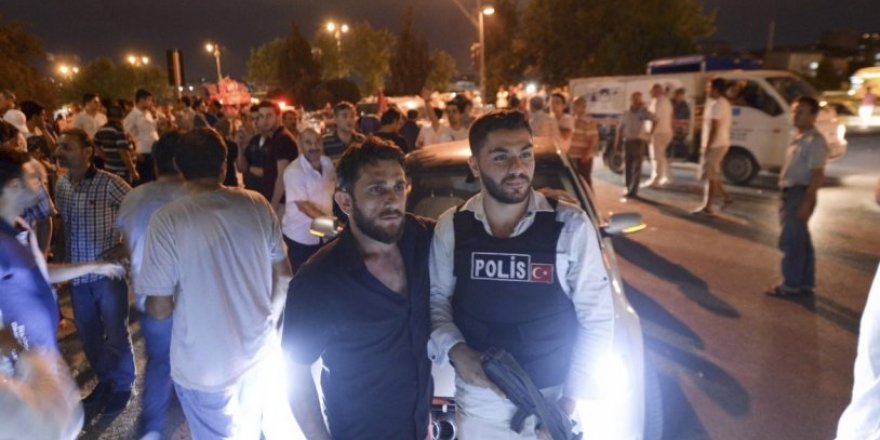Saymaz paylaştı: Hürriyet saldırganları ile polis aynı karede