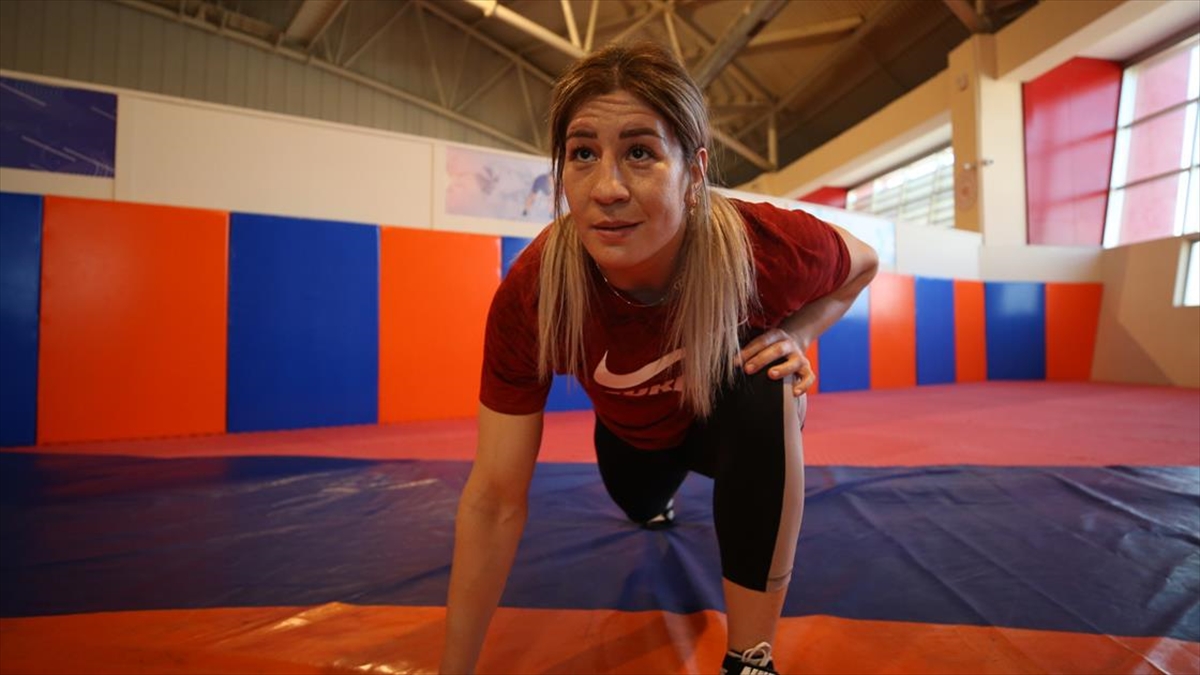 'İlklerin Kadını' Yasemin Adar İlk Olimpiyat Madalyası Hedefi İçin Form Tutuyor