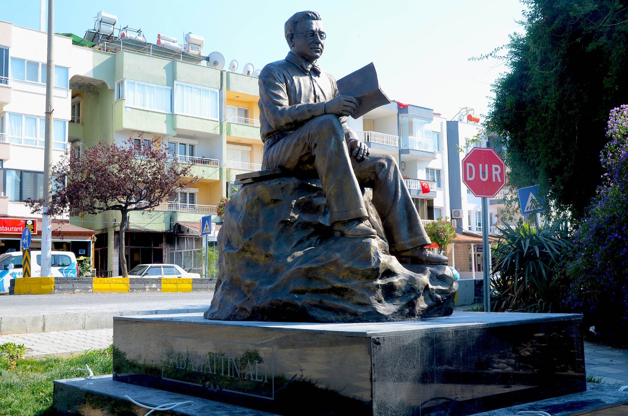TÜRK EDEBİYATI’NIN USTA KALEMİ SABAHATTİN ALİ’NİN İSMİ KUŞADASI’NDA YAŞIYOR