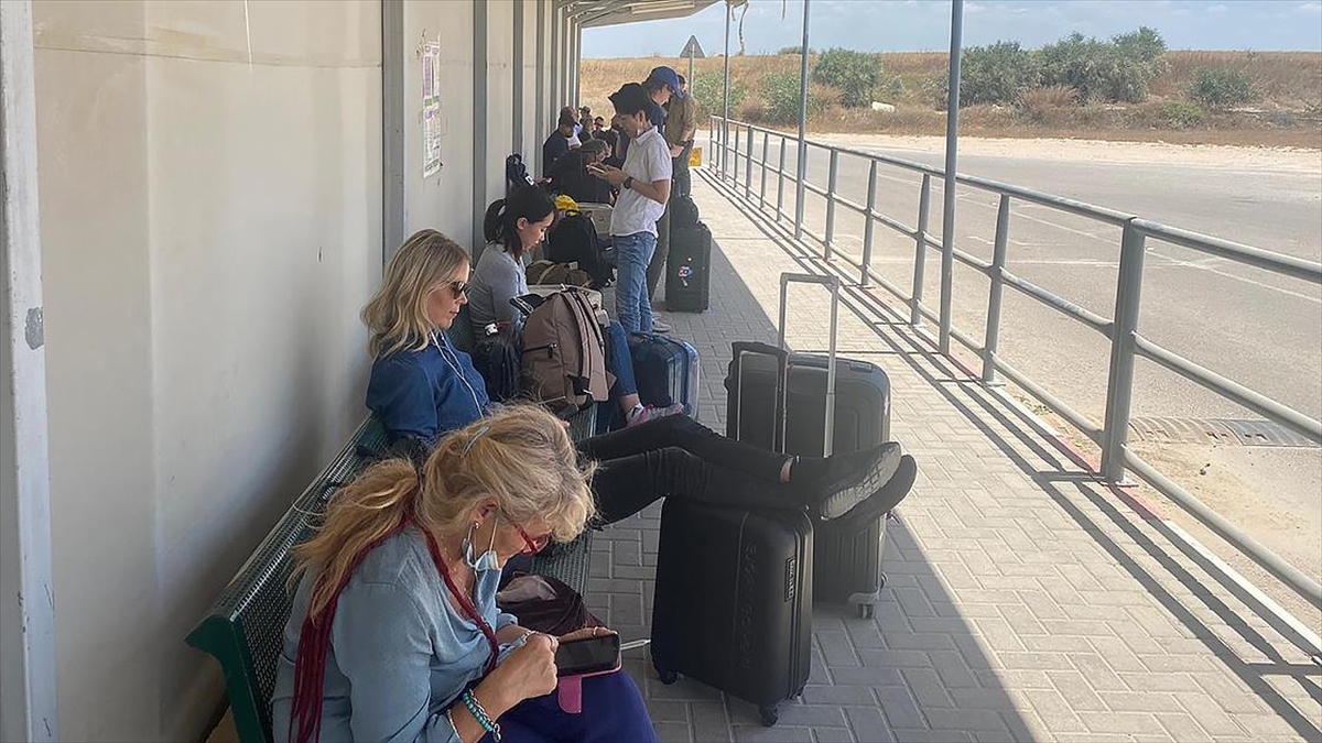 İsrail Gazze'ye Açılan Sınır Kapılarını Kapattı