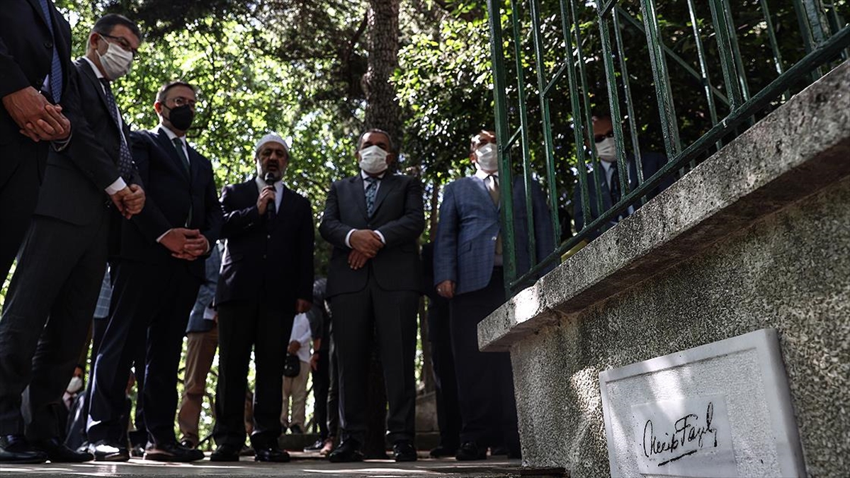 Necip Fazıl Kısakürek Kabri Başında Anıldı